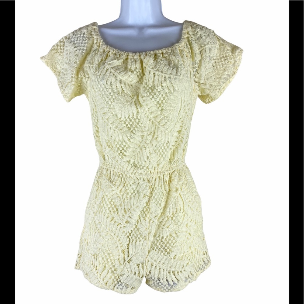 BB Dakota Haidyn Pale Yellow Lace Off-the-Shoulder